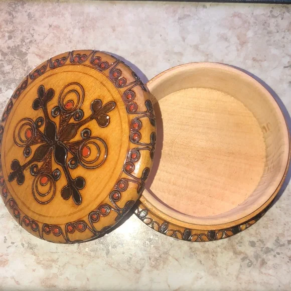 Brown and Black Jewelry Organizer - Picture 6 of 6